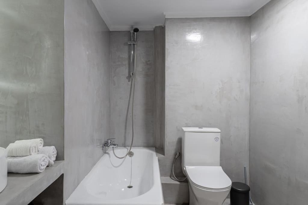 Elegant Flat *